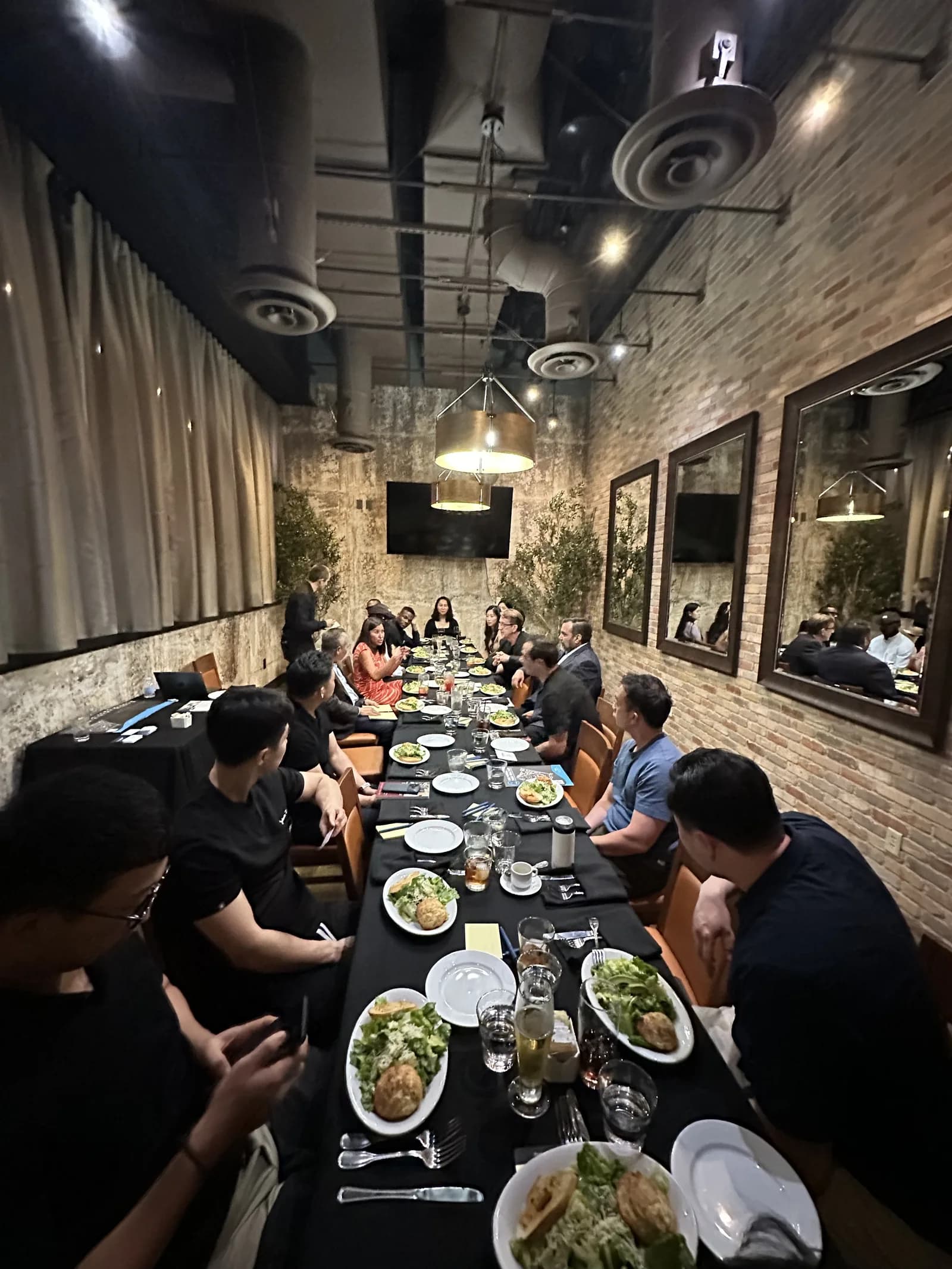 Panel of Experts dinner table with dentists and referral partners.