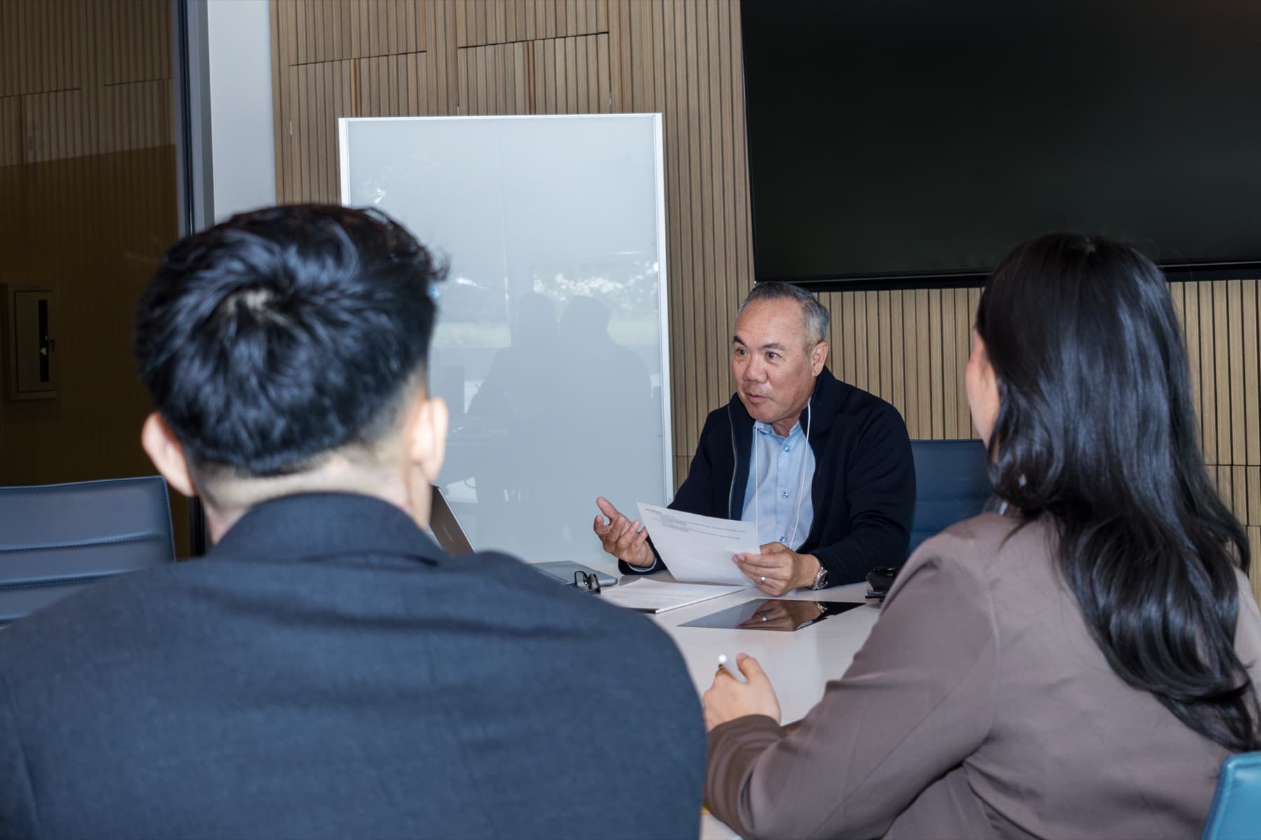 Dr. Michael Njo leading a workshop with associate dentists at the SMCDS Peninsula Dental Compliance Symposium.